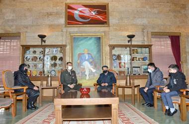Şehit Olmadan Önce Sn. Bakanımız Hulusi Akar'a "Sözümü Tuttum" Mesajı Gönderen Azerbaycanlı Şehit Üsteğmen Valeh Memiyev'in Ailesi Anıtkabir'i Ziyaret Etti